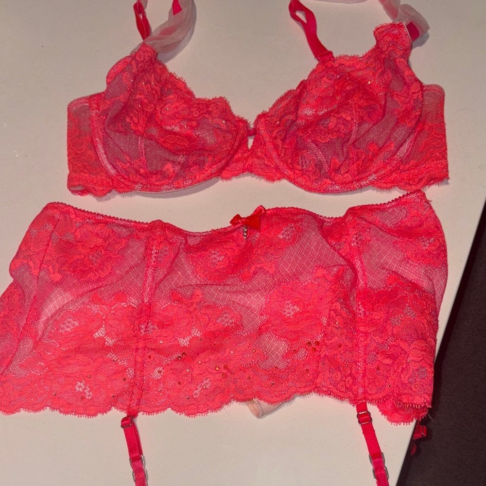 Y2K Victoria’s Secret Lace lingerie set